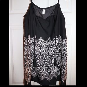Black/white patterned bathing suit cover up